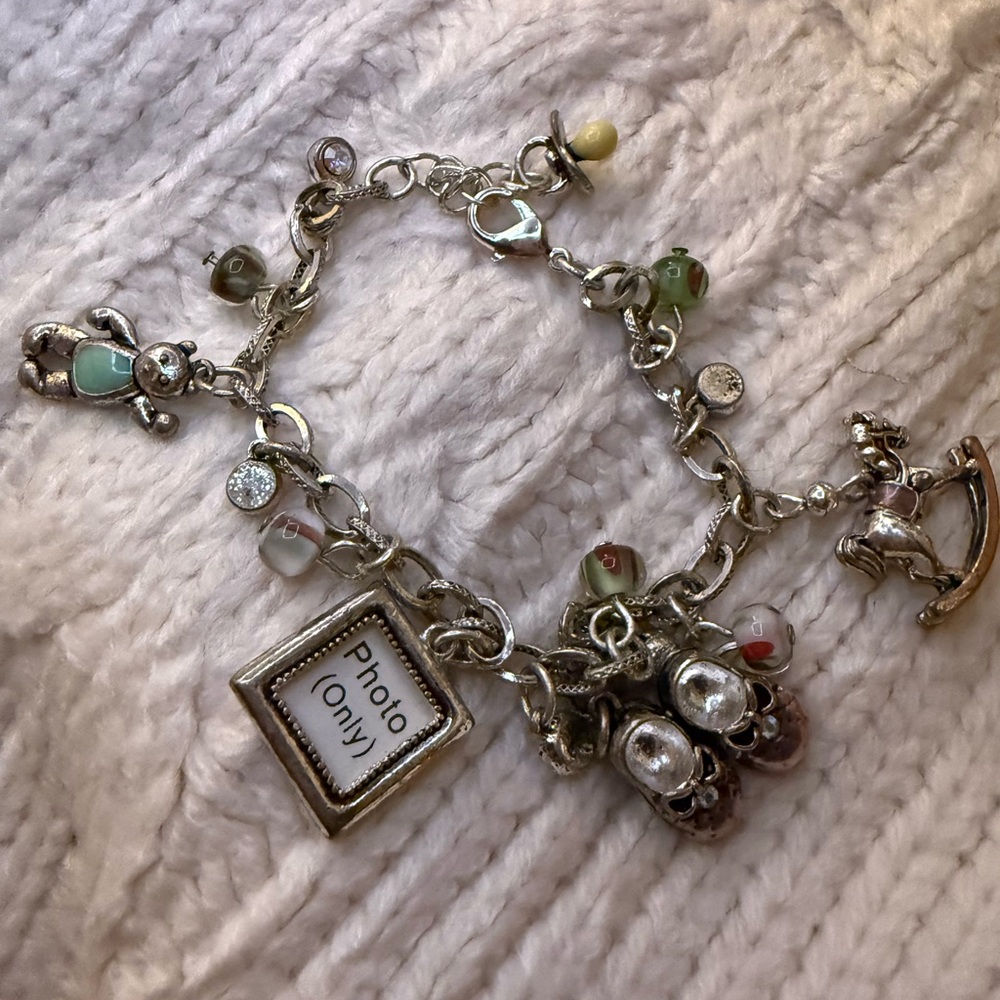 Avon “Mom’s Treasure” Charm Bracelet - Picture 3 of 6